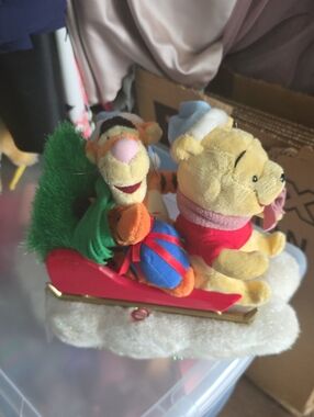Gemmy Winnie The Pooh & Tigger Sleigh Music Sing Animated Christmas Tree